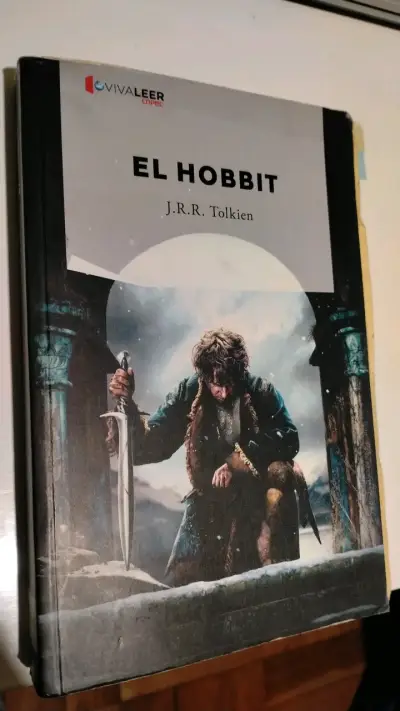 Libro El Hobbit de J.R.R. Tolkien Edición VivaLeer - miniatura 1