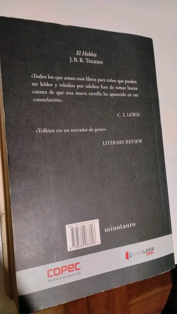 Libro El Hobbit de J.R.R. Tolkien Edición VivaLeer - 2