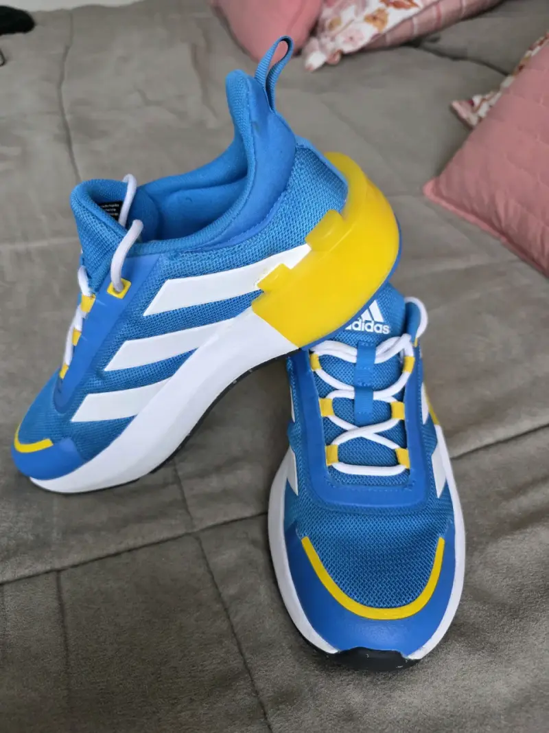 Zapatillas deportivas Adidas azules y amarillas - 2