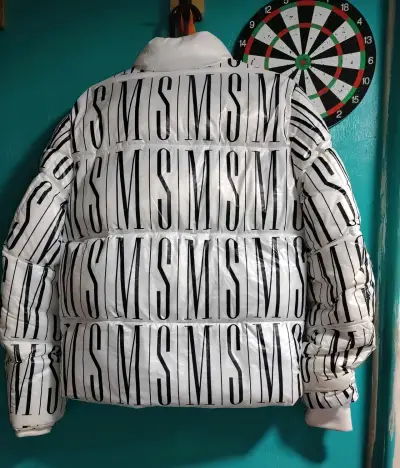 Chaqueta acolchada blanca Moschino con diseño de letras - miniatura 2