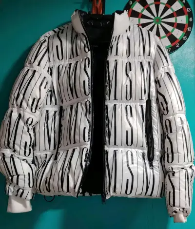 Chaqueta acolchada blanca Moschino con diseño de letras - miniatura 4