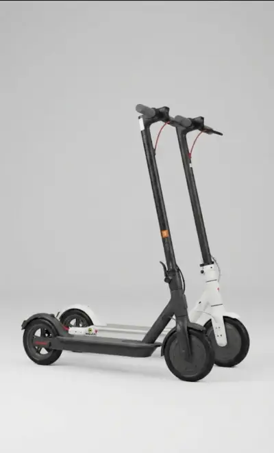 Scooter Eléctrico Xiaomi MiJia M365 Negro y Blanco - miniatura 3