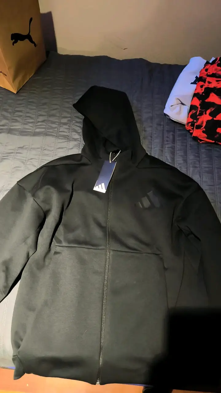 Chaqueta deportiva Adidas Z.N.E- nueva y original - 2