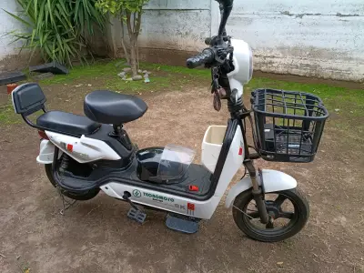 Scooter eléctrico SK Tecnomoto blanco con canasto - miniatura 5