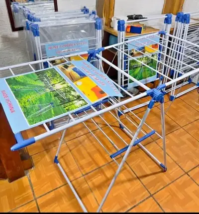 Tendedero plegable de metal para ropa - miniatura 3