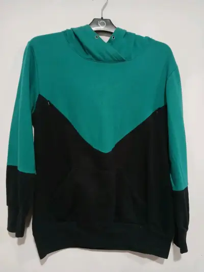 Polerón bicolor verde y negro con capucha - miniatura 1