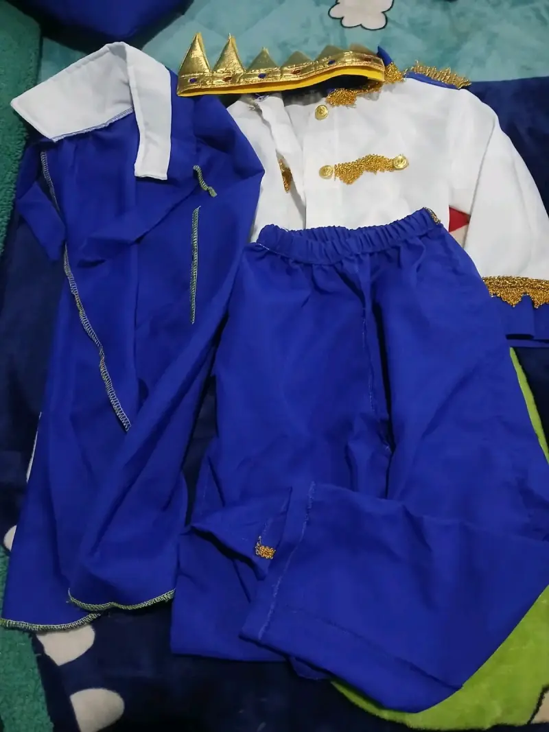 Disfraz de príncipe azul para niño con corona