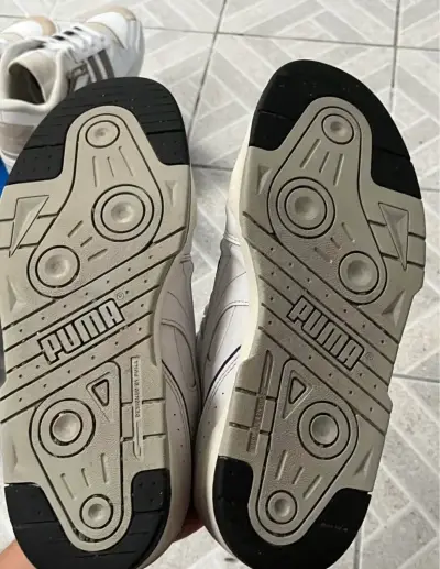 Zapatillas deportivas blancas Puma en buen estado - miniatura 2