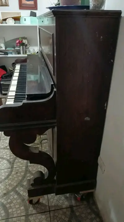 Vendo Piano vertical antiguo de madera - miniatura 2
