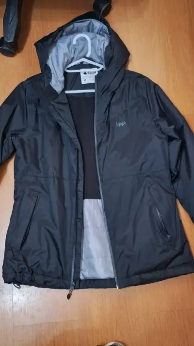 Chaqueta impermeable negra Lippi con capucha - miniatura 1