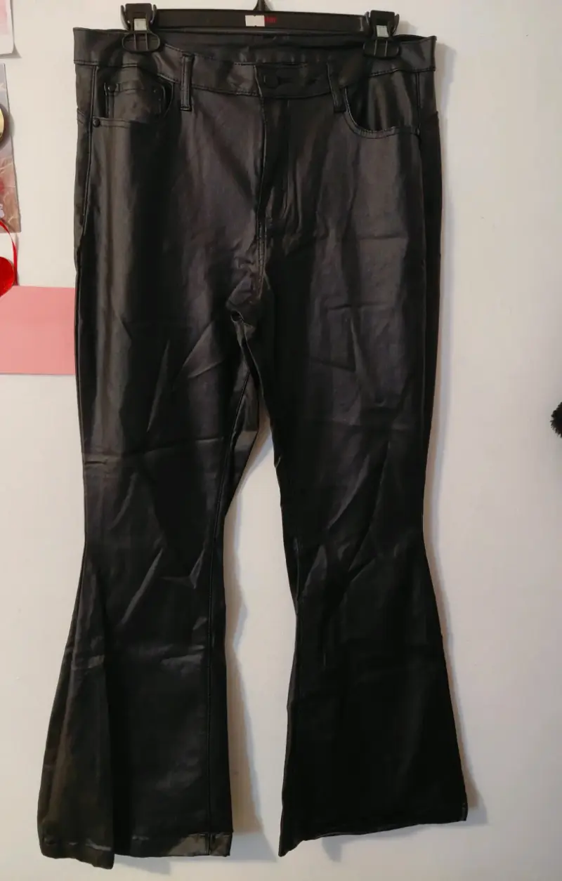 Pantalones acampanados negros Shein talla L - 1