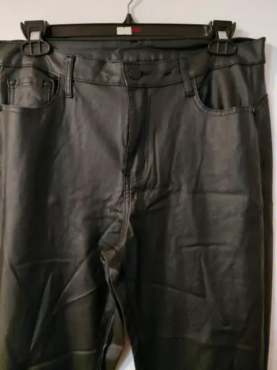 Pantalones acampanados negros Shein talla L - miniatura 2