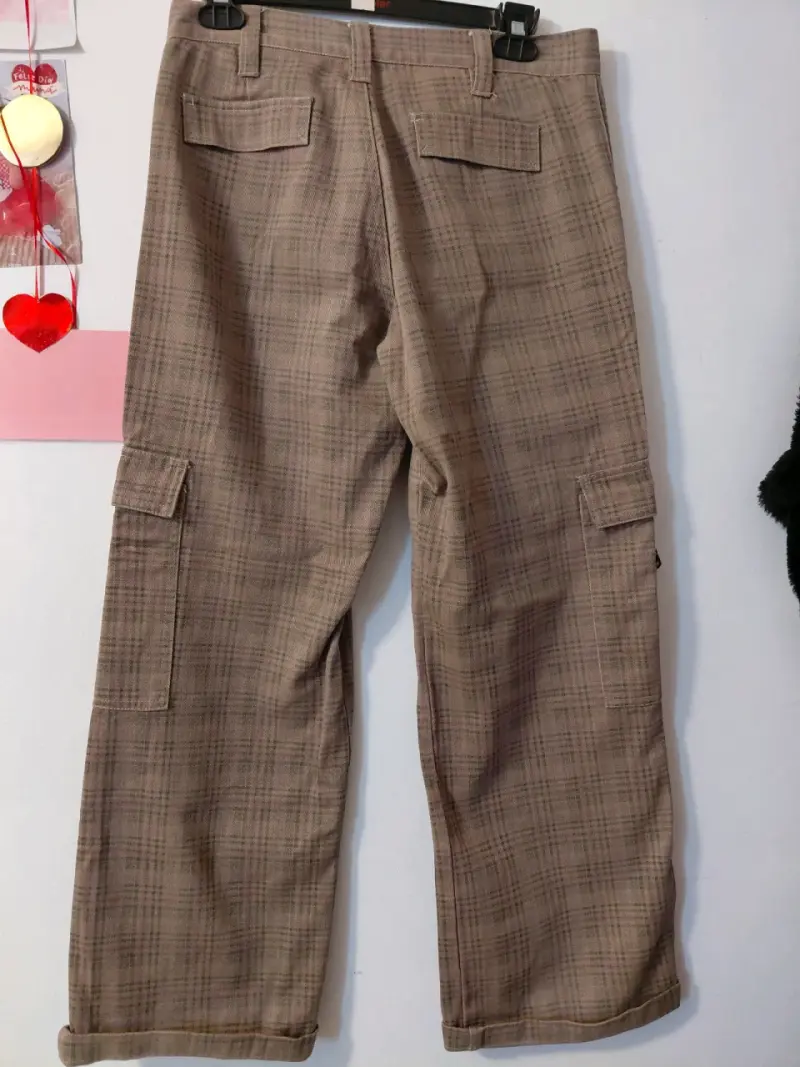 Pantalones cargo marrones de cuadros para hombre - 3