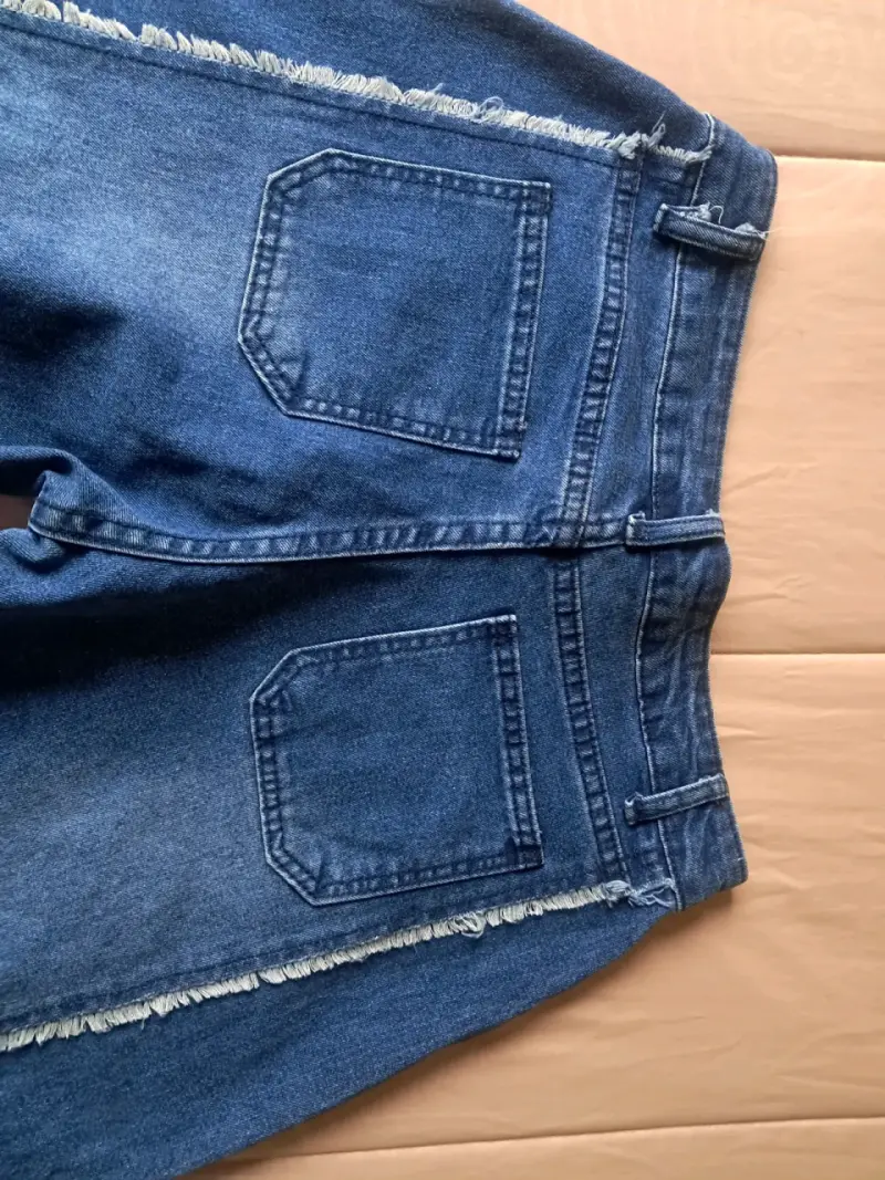 Jeans de pierna ancha con detalles deshilachados - 3