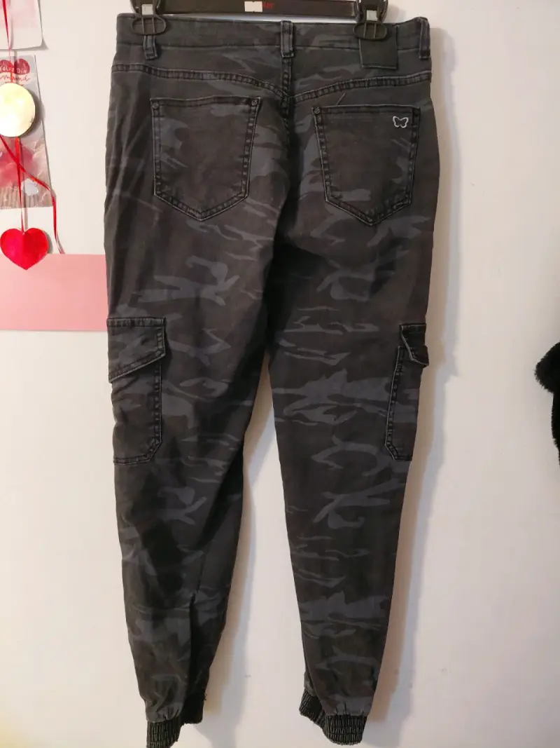 Pantalones cargo camuflados mujer - 2