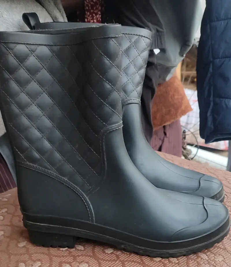 Botas de lluvia negras acolchadas para mujer - 1