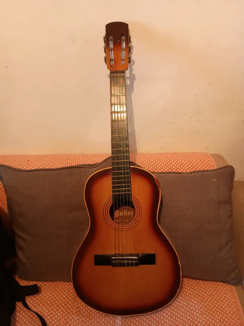 Guitarra clásica Juárez en buen estado - 1