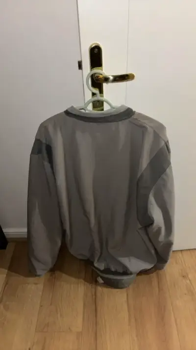 Chaqueta gris unisex con cierre frontal - miniatura 2
