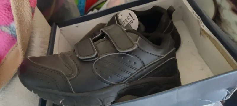 Zapatillas negras para niños con velcro - 2