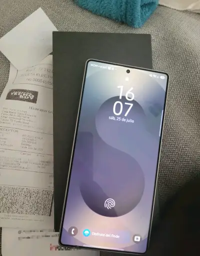 Samsung Galaxy S25 Ultra 512GB en buen estado - miniatura 1