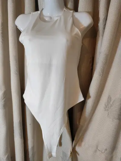 Pack de tops y bodys para mujer en varios estilos - miniatura 3