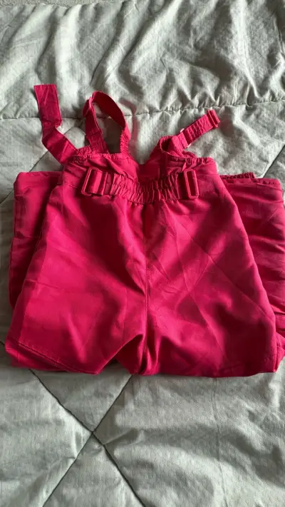 Pantalón de nieve infantil rosa con tirantes - miniatura 1