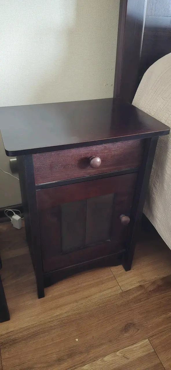 Veladores de madera oscura - 2