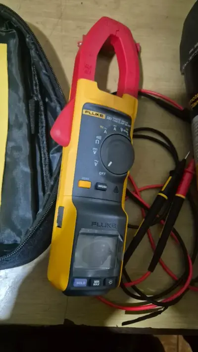 Multímetro de pinza Fluke 381 con pantalla remota - miniatura 2