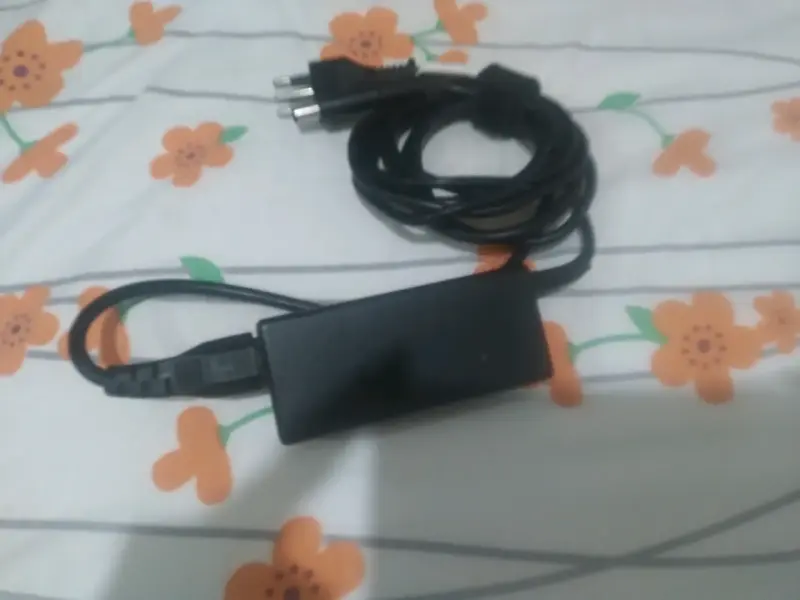 Laptop HP con cargador en buen estado - 3