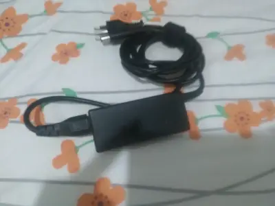 Laptop HP con cargador en buen estado - miniatura 3