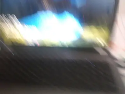 Laptop HP con cargador en buen estado - miniatura 4