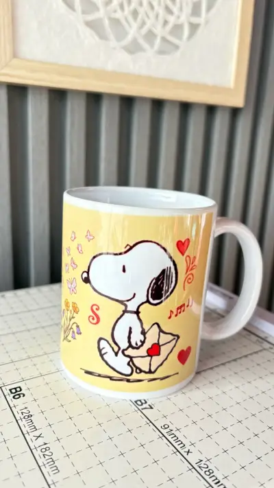 Tazón de cerámica Snoopy con diseño de corazones - miniatura 3