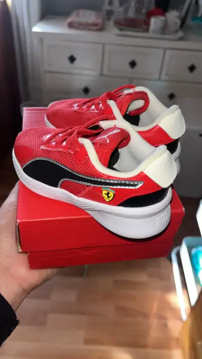Zapatillas deportivas rojas Puma Ferrari para niños - miniatura 1