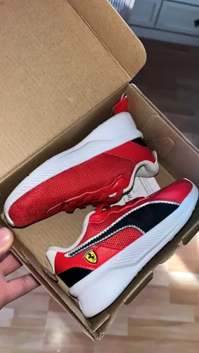 Zapatillas deportivas rojas Puma Ferrari para niños - miniatura 2
