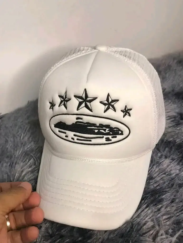 Gorra blanca corteiz