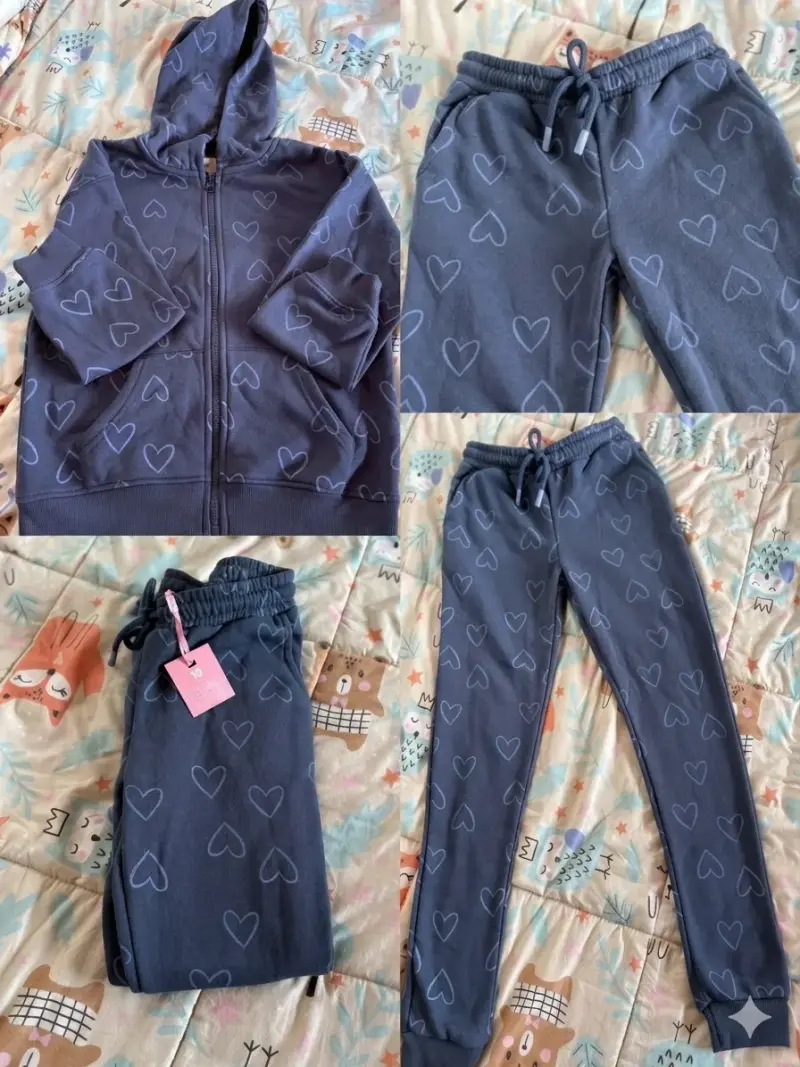 Conjunto de buzo infantil azul con corazones - 5