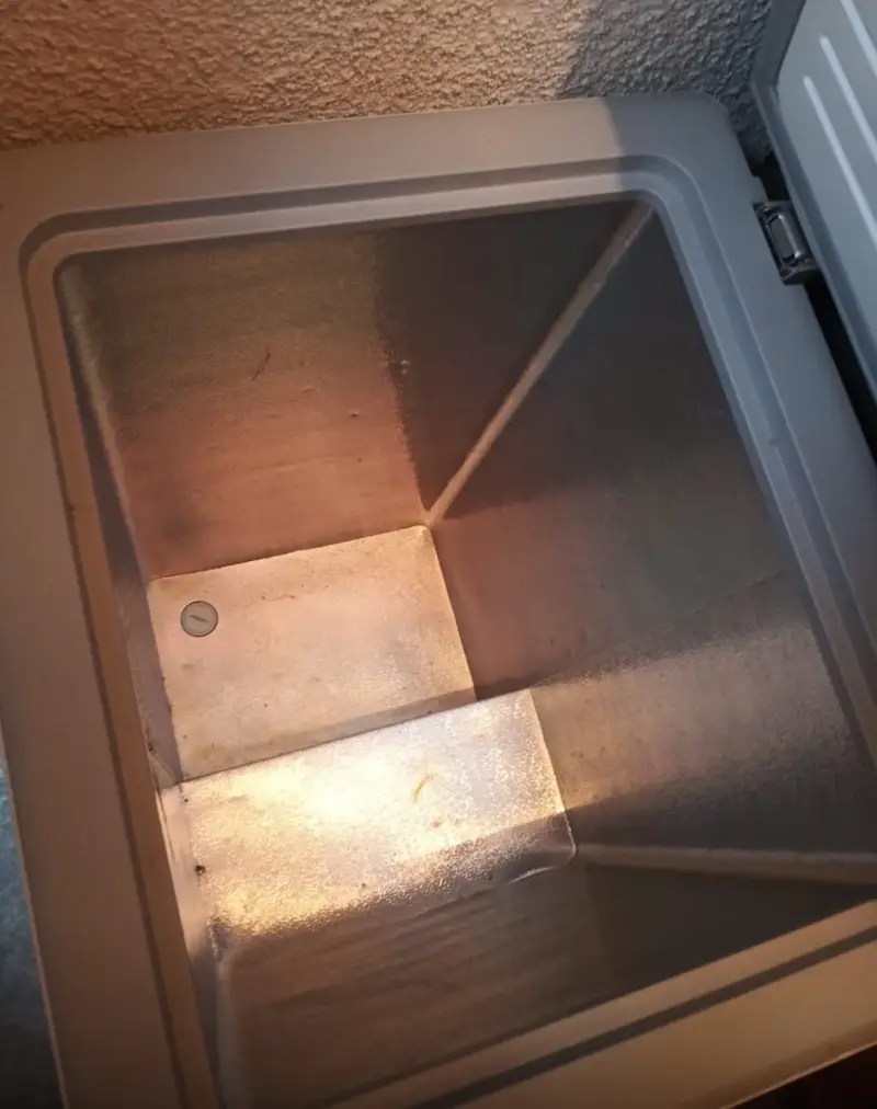 Congelador Midea compacto en buen estado - 2