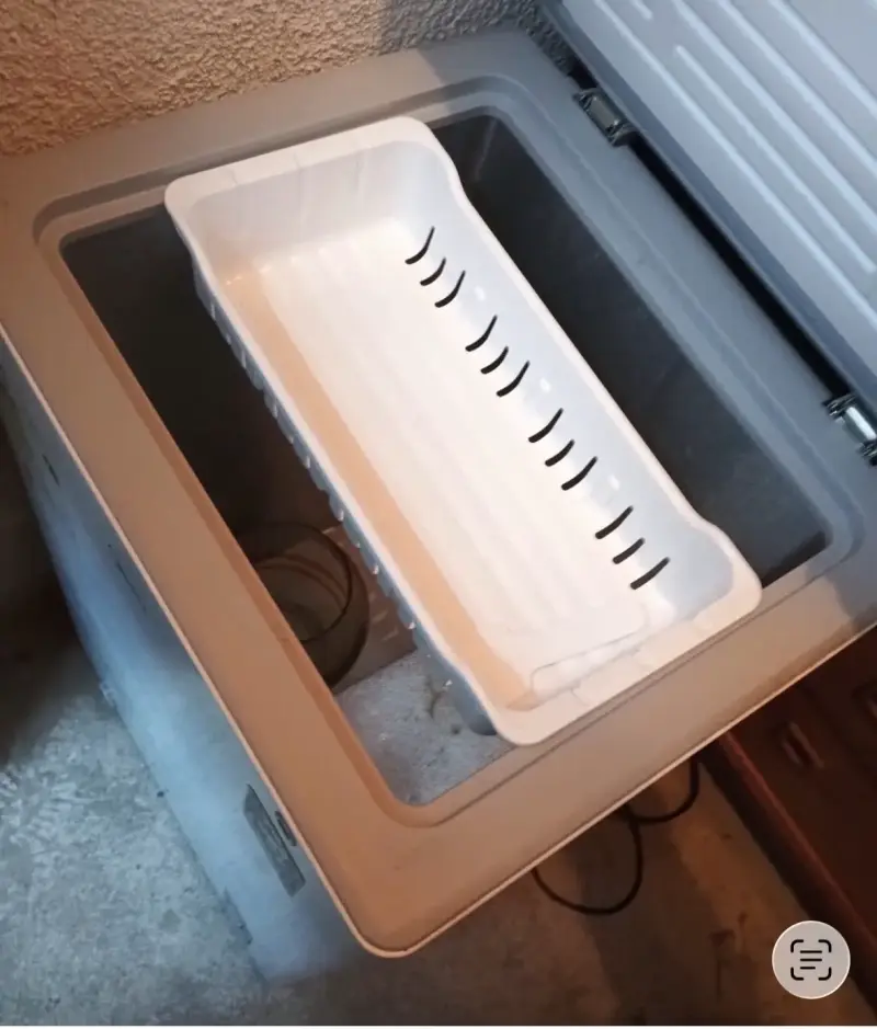 Congelador Midea compacto en buen estado - 3