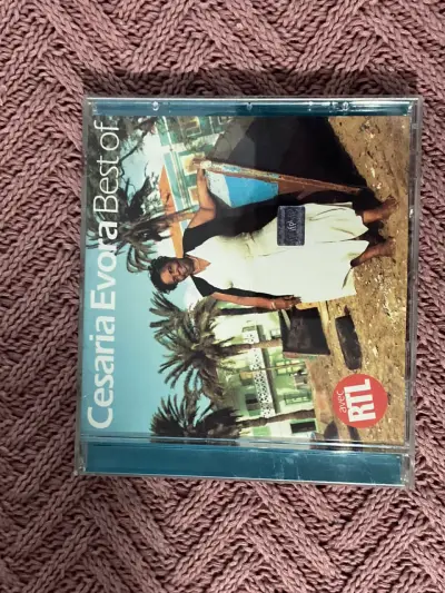 CD Cesaria Evora Best Of en buen estado - miniatura 1