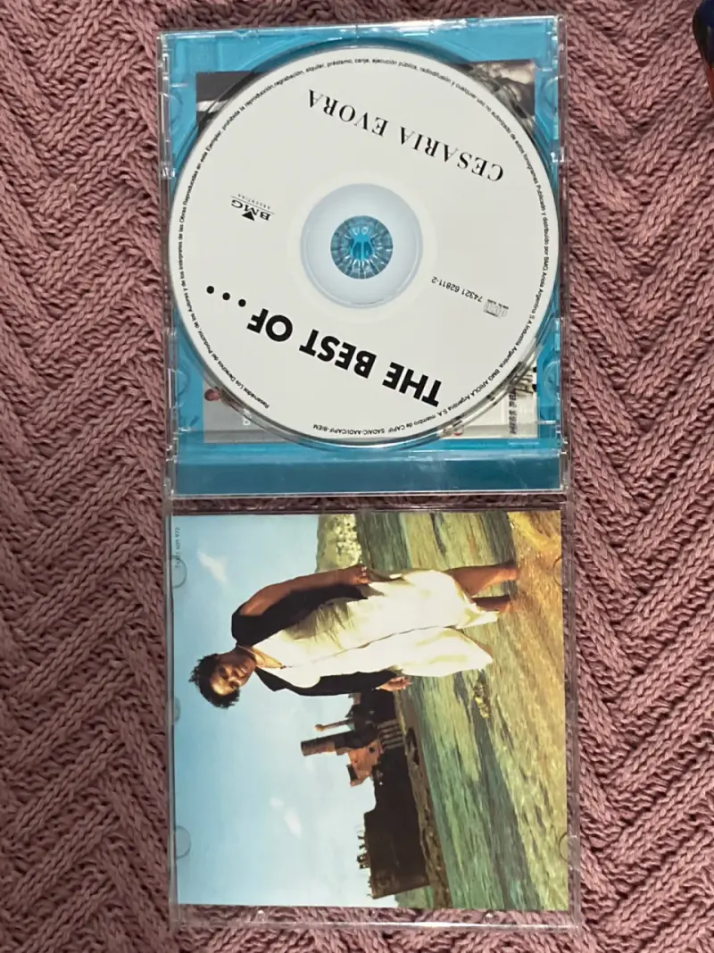 CD Cesaria Evora Best Of en buen estado - 3