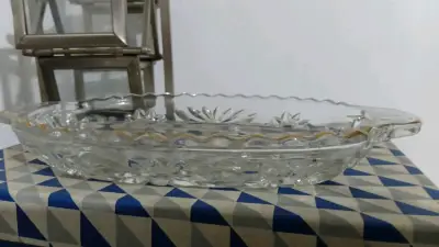 Fuente de vidrio decorativa con diseño floral - miniatura 1