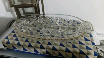 Fuente de vidrio decorativa con diseño floral - miniatura 2