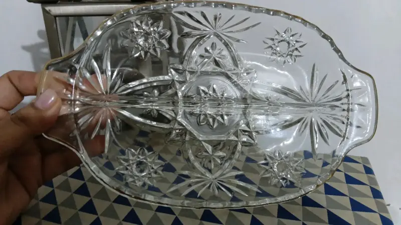 Fuente de vidrio decorativa con diseño floral - 3