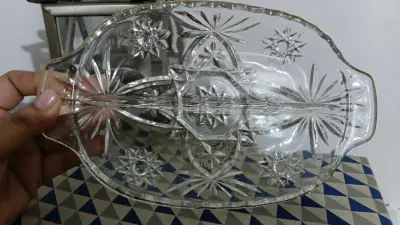 Fuente de vidrio decorativa con diseño floral - miniatura 3