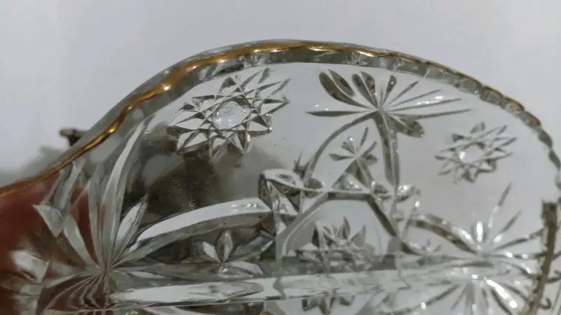 Fuente de vidrio decorativa con diseño floral - 5