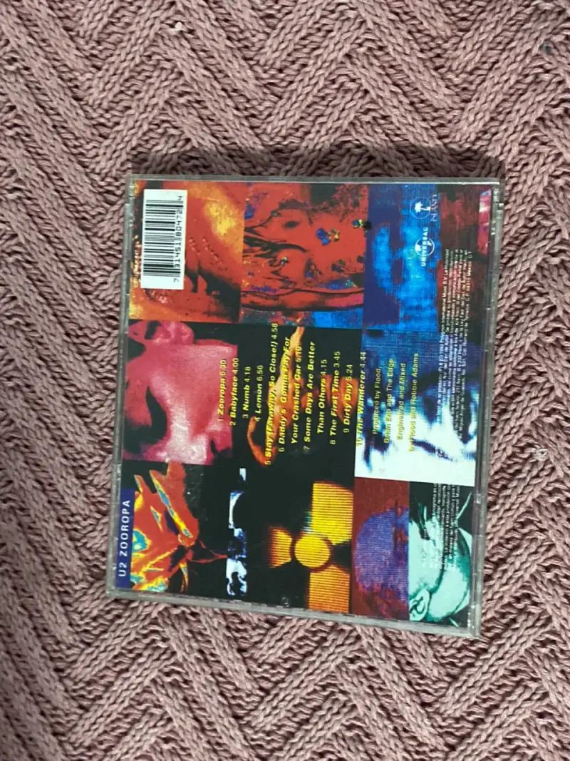CD musical 'Zooropa' de U2 en buen estado - 2