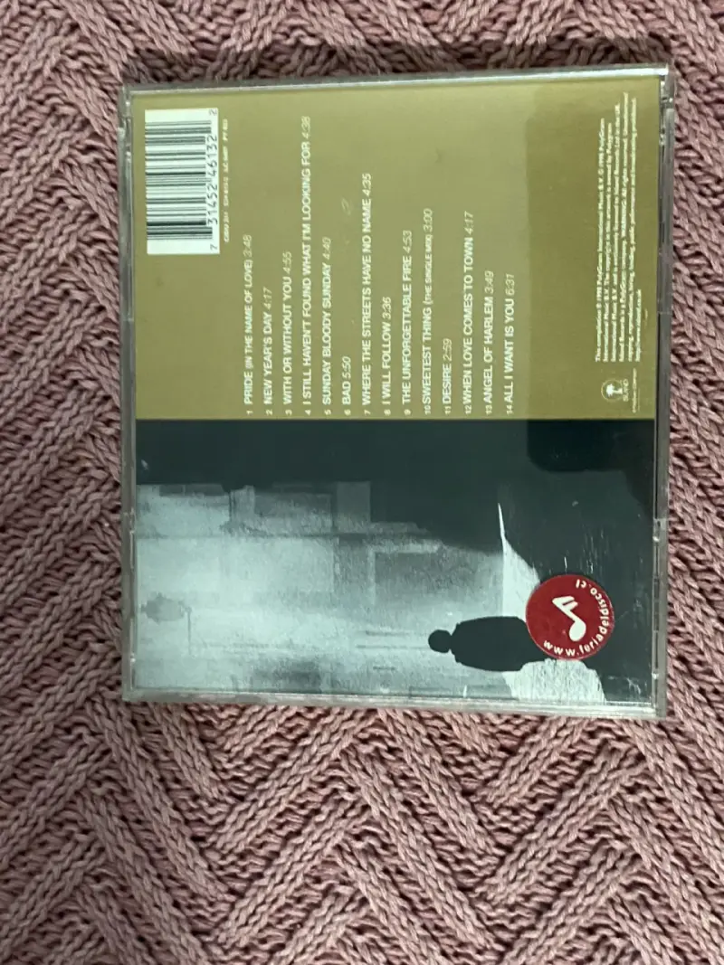 CD U2 The Best Of 1980-1990 en buen estado - 2