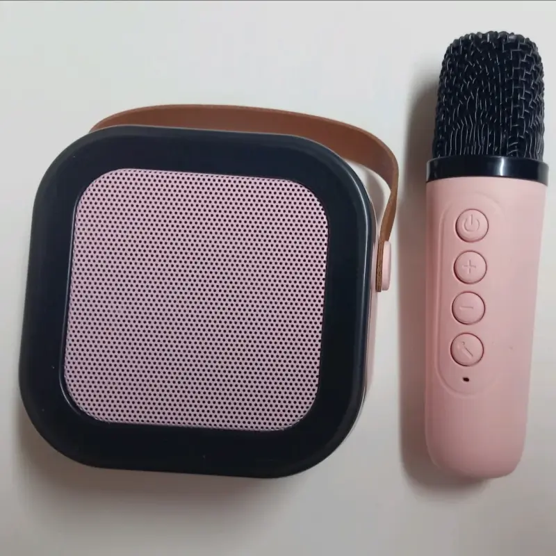 Parlante portátil con micrófono rosa