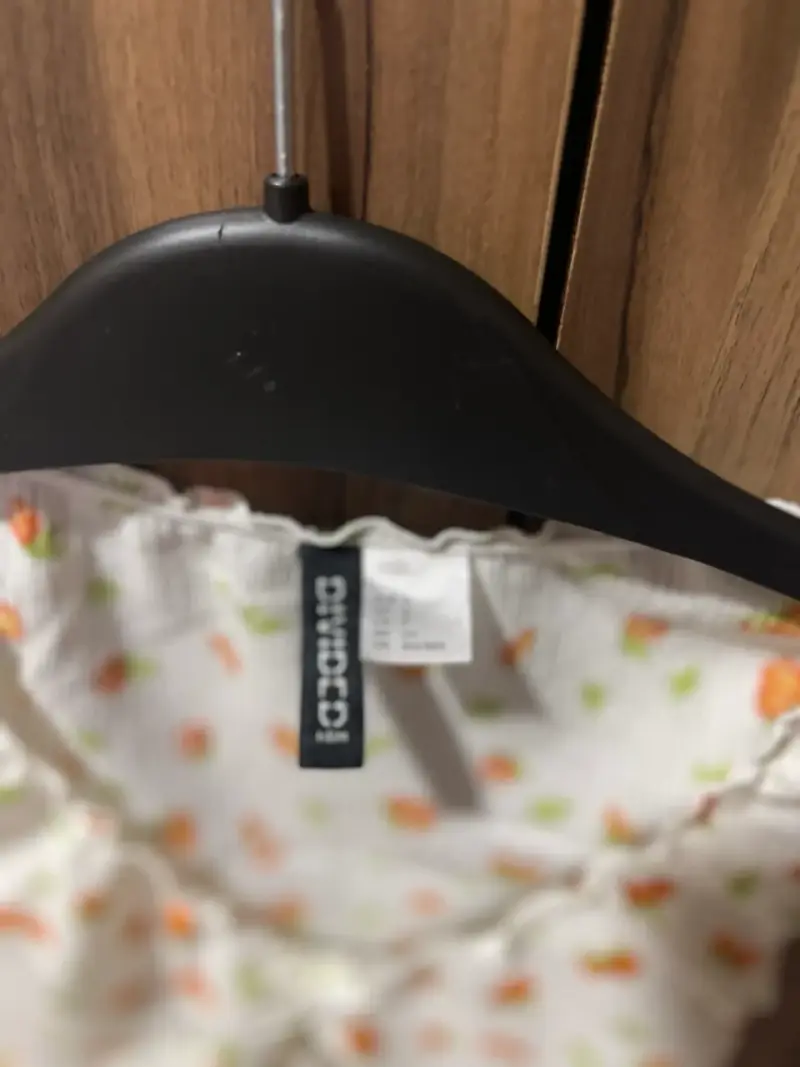 Top sin mangas con estampado de frutas H&M - 2