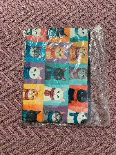 Estuche con diseño de gatos colorido - miniatura 2